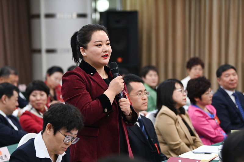 3月6日，辽宁代表团开放团组会议，代表现场回答中外记者提问。